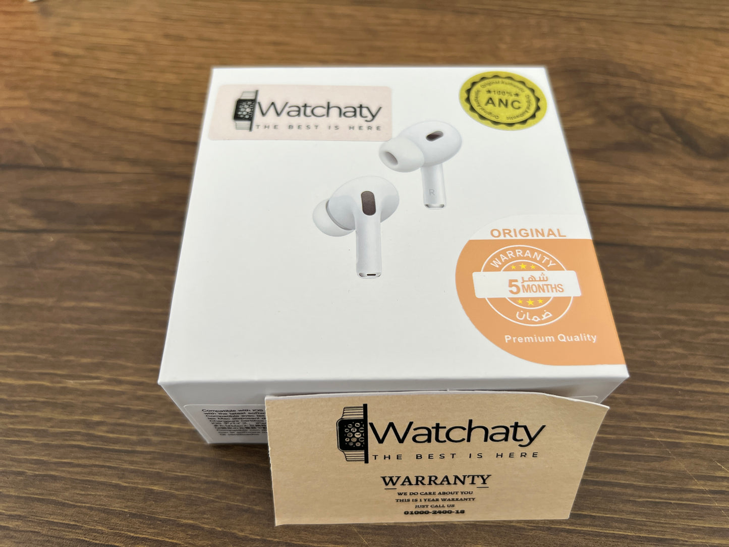 سماعة ابل ايربودز برو 2 مع غطاء سيليكون اسود.